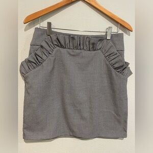 H&M black & white gingham check skirt with front ruffle detail.  Size 10